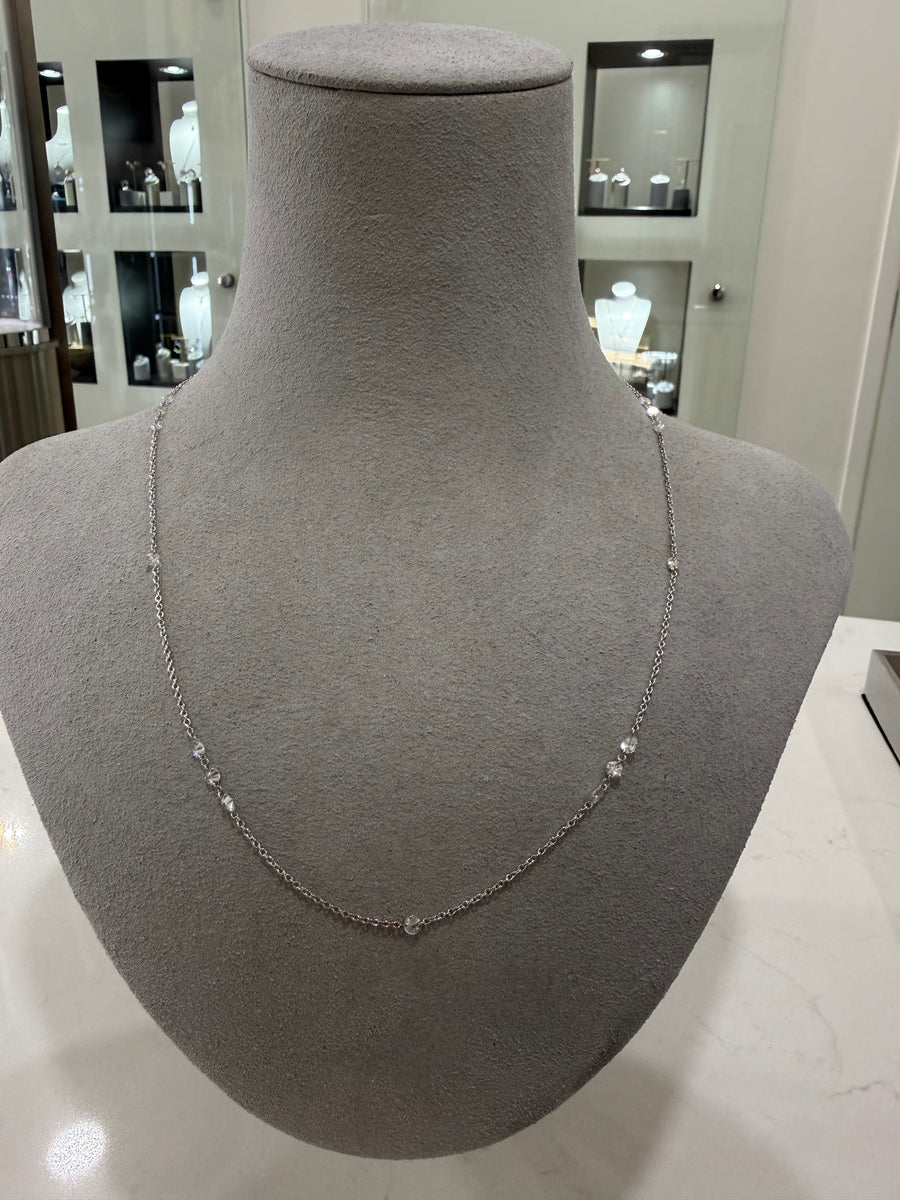 Floating diamonds necklace