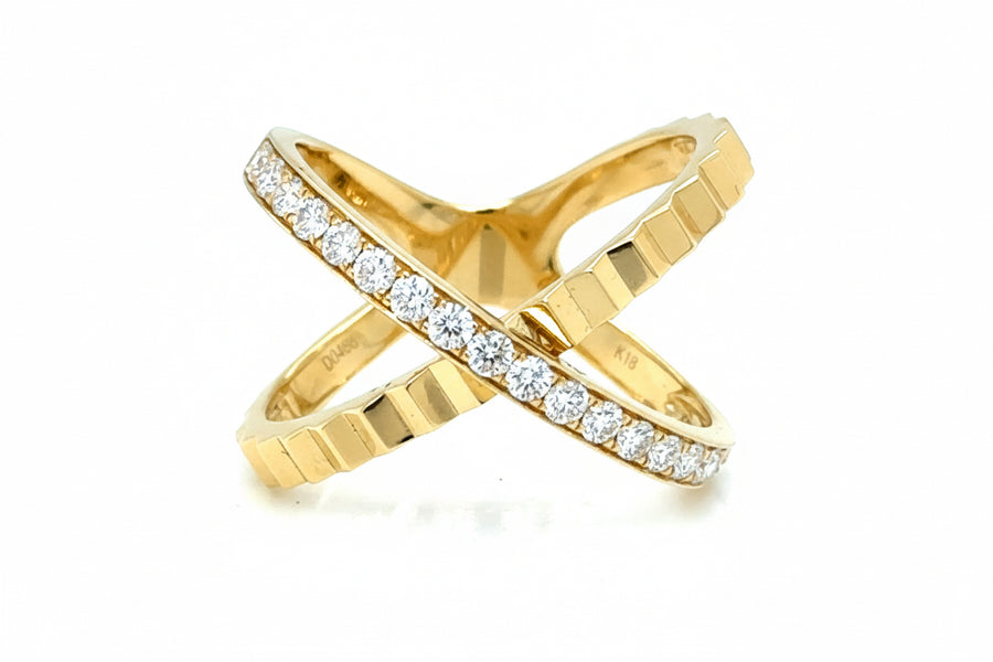 Crossover Diamond Ring in 18k yellow gold
