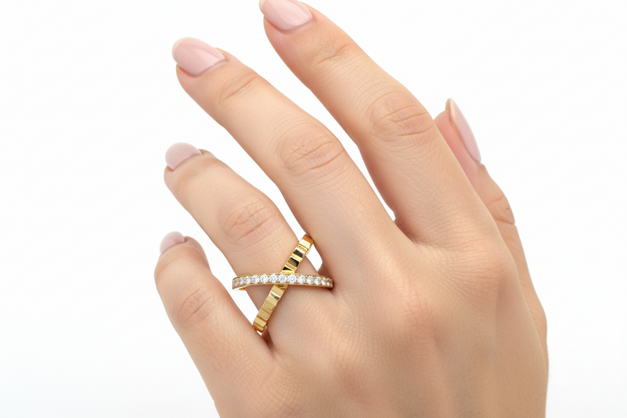 Crossover Diamond Ring in 18k yellow gold