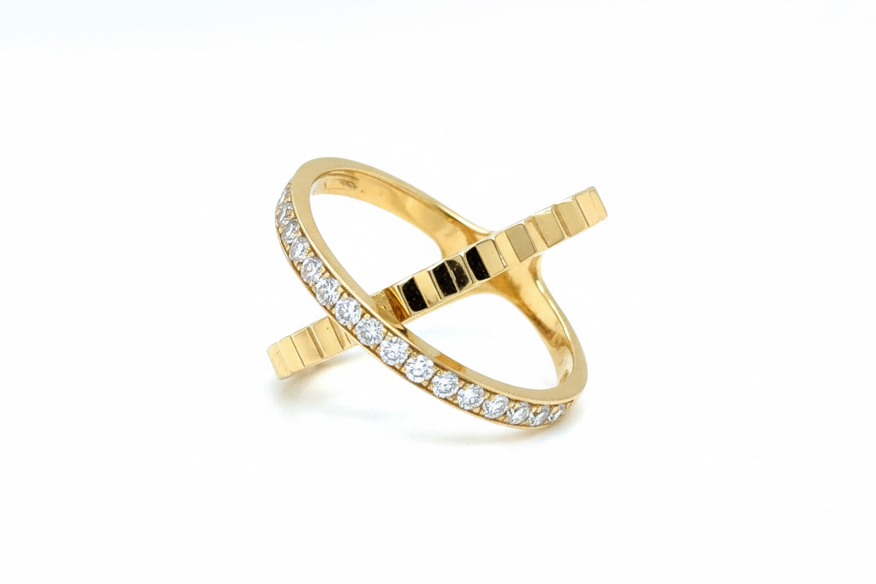 Crossover Diamond Ring in 18k yellow gold