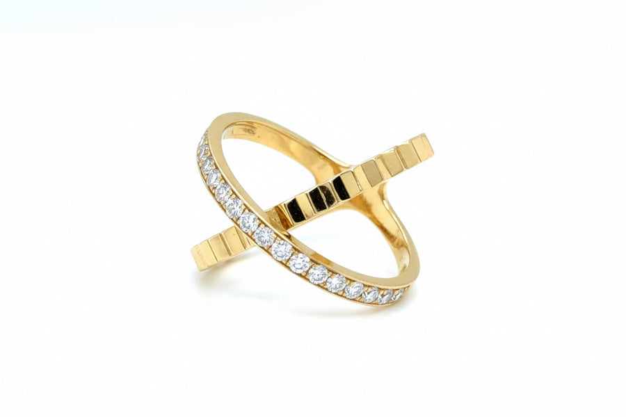 Crossover Diamond Ring in 18k yellow gold