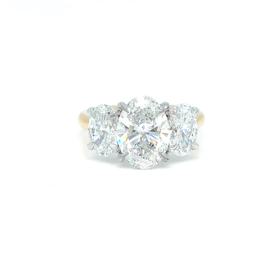 Trilogy Oval diamond 18k Ring