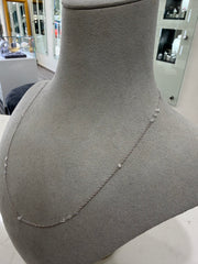 Floating diamonds necklace