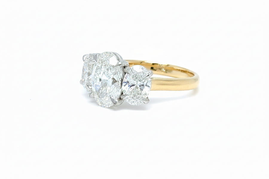 Trilogy Oval diamond 18k Ring