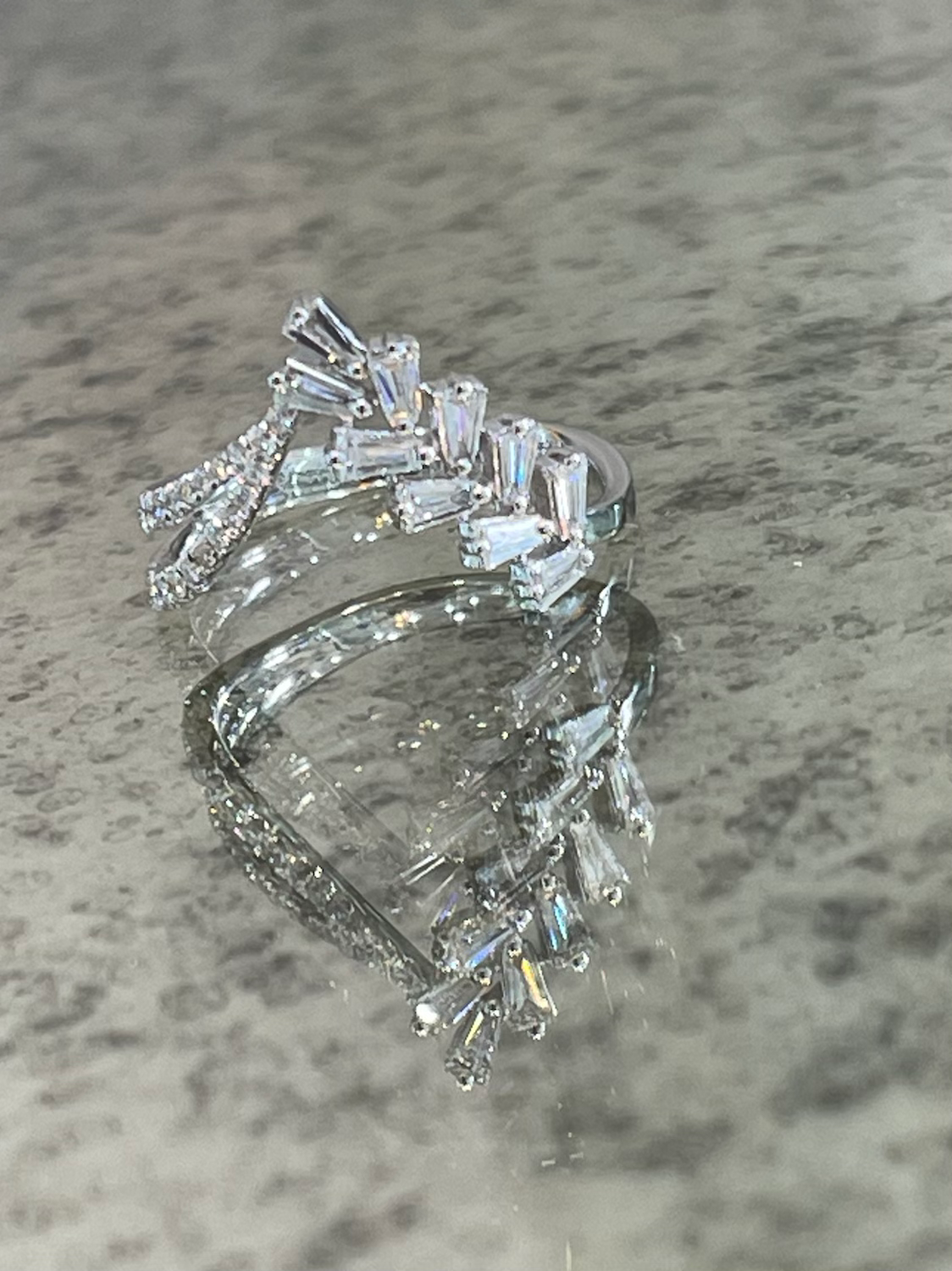 Baguette and Round Brilliant Diamond Ring