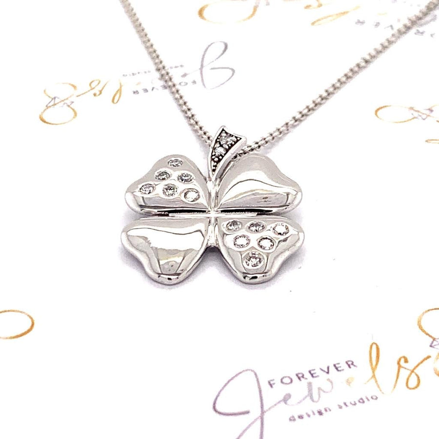 Four leaf clover diamond pendant
